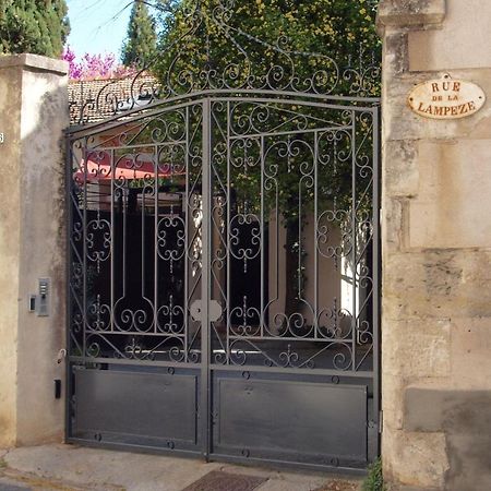 Le 26 Apartment Nimes Bagian luar foto
