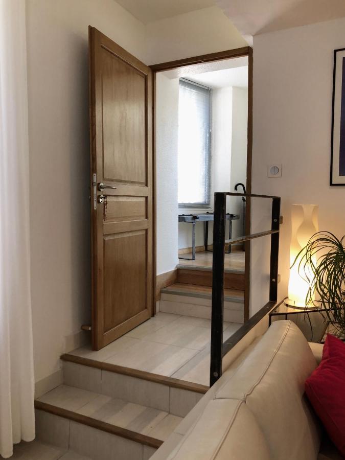 Le 26 Apartment Nimes Bagian luar foto