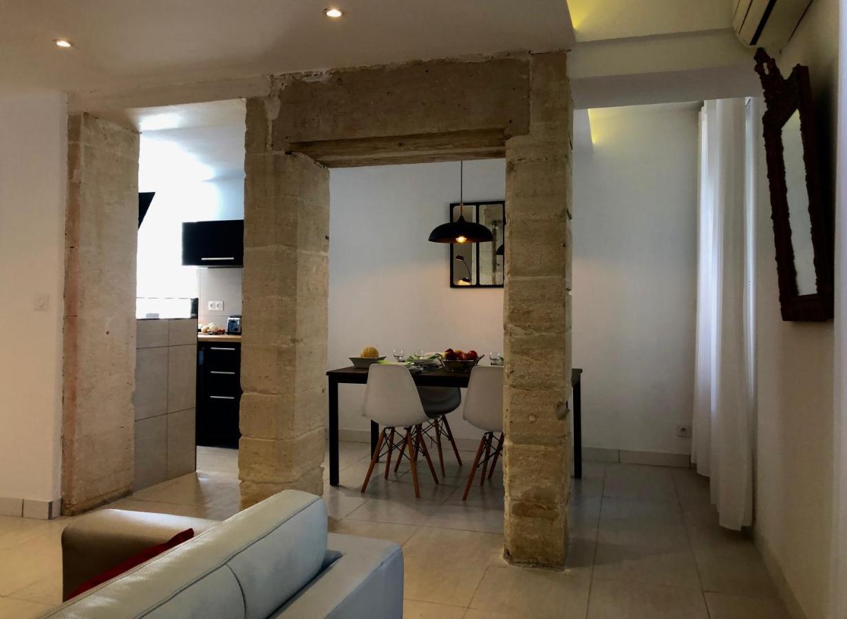 Le 26 Apartment Nimes Bagian luar foto