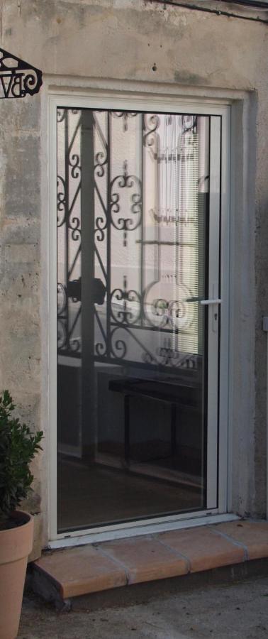 Le 26 Apartment Nimes Bagian luar foto