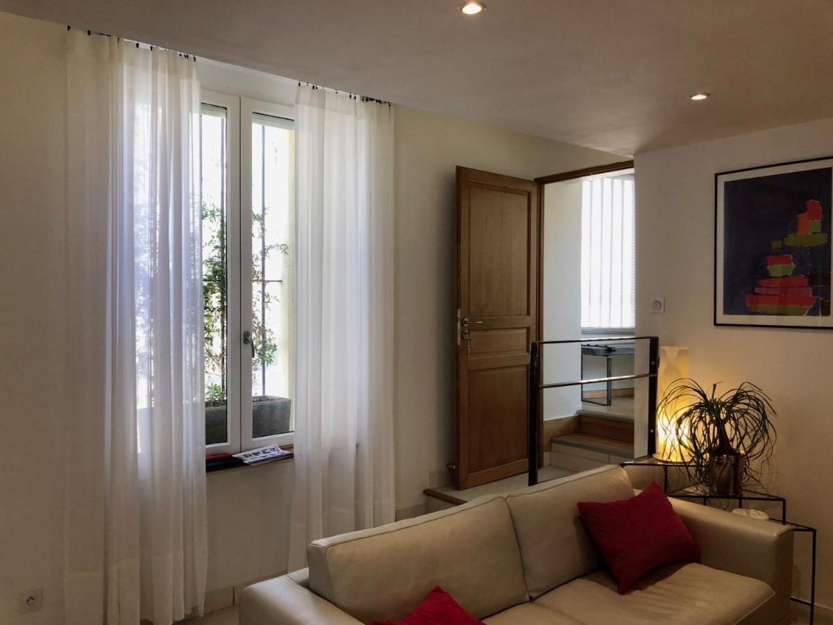 Le 26 Apartment Nimes Bagian luar foto